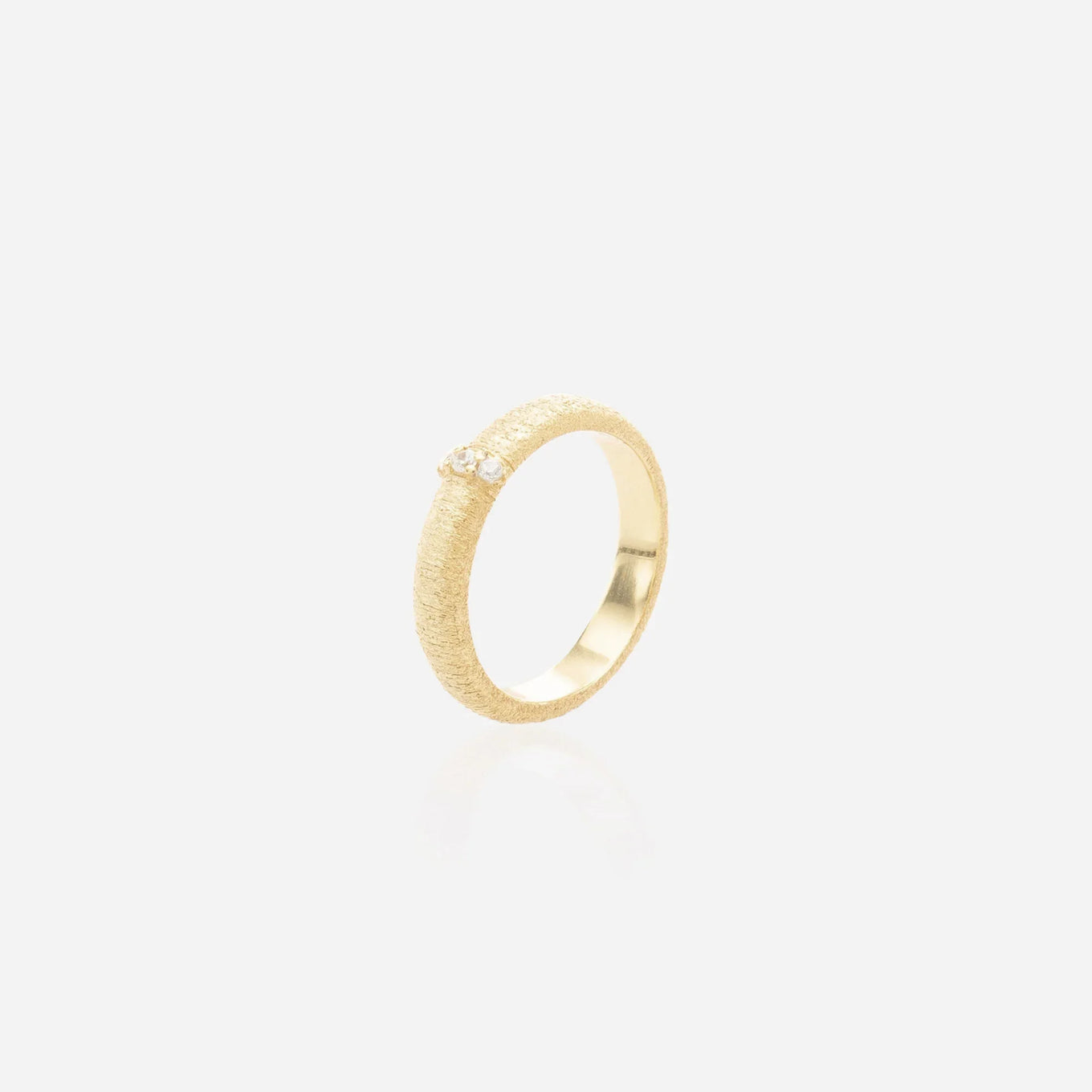 The Oasis Ring — a slim textured gold band with a single flush-set lab diamond on a sterling silver base by ÉLARAMUSE