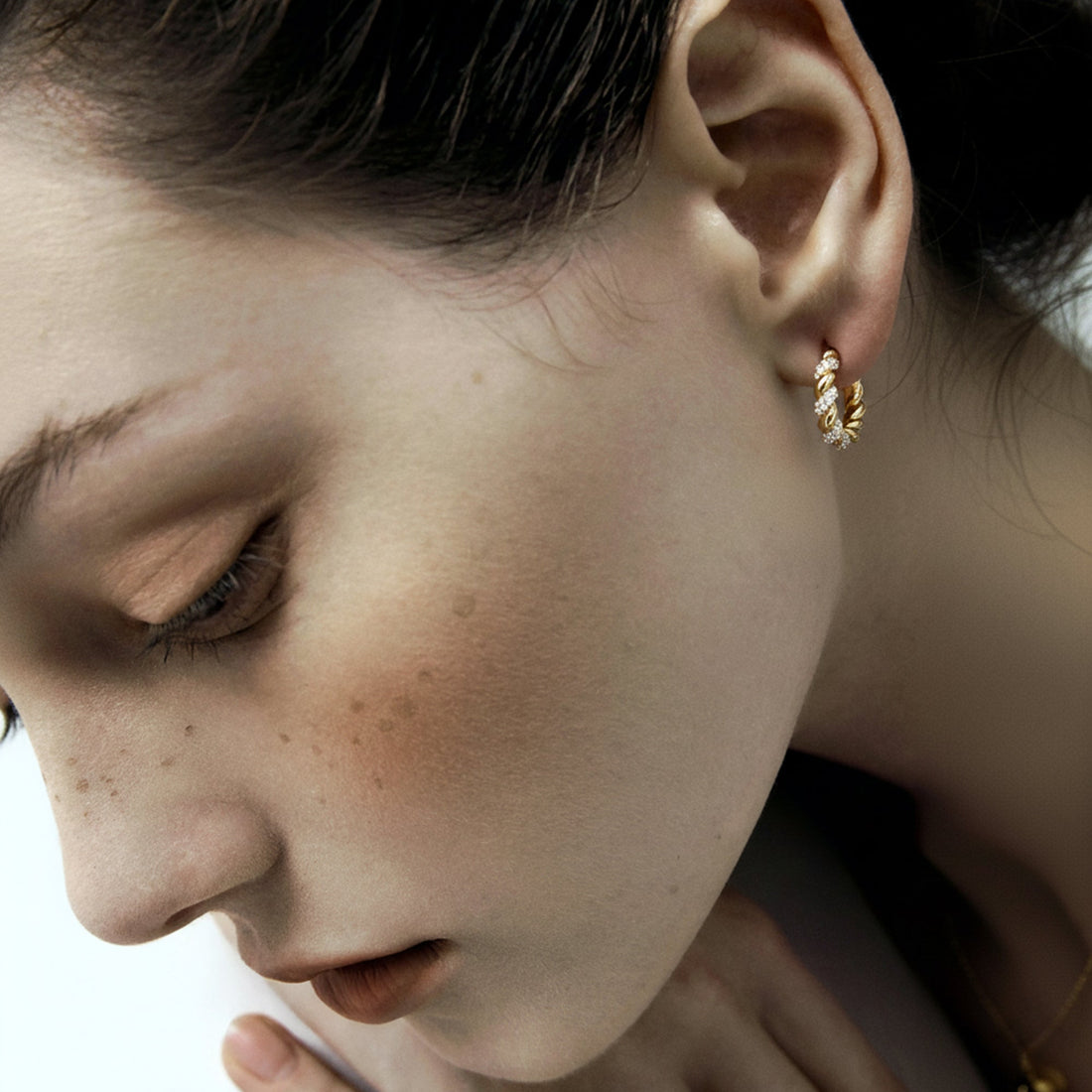 Jewelry Quality: The Science of Rhodium Plating, Gold Vermeil & Hypoallergenic Materials
