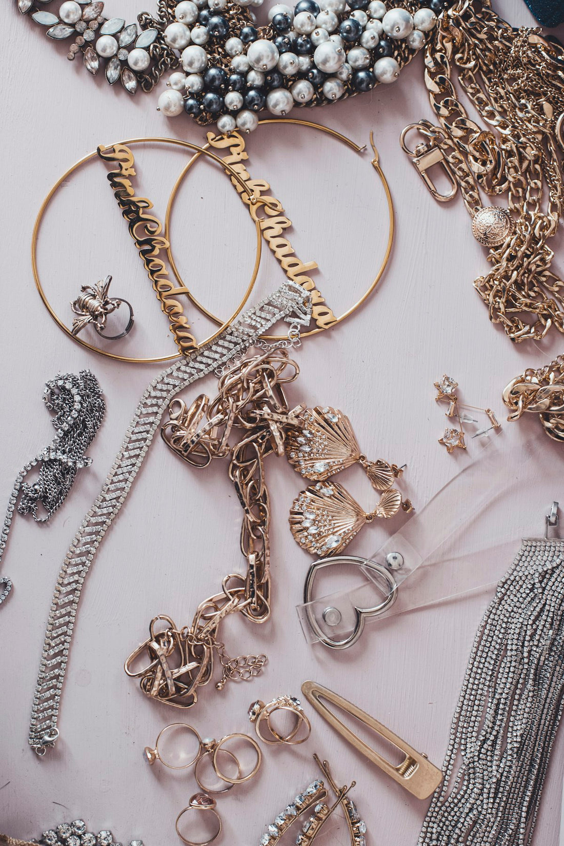 Elegant jewelry gift box with ribbon, warm natural lighting - The perfect jewelry gift guide for 2026