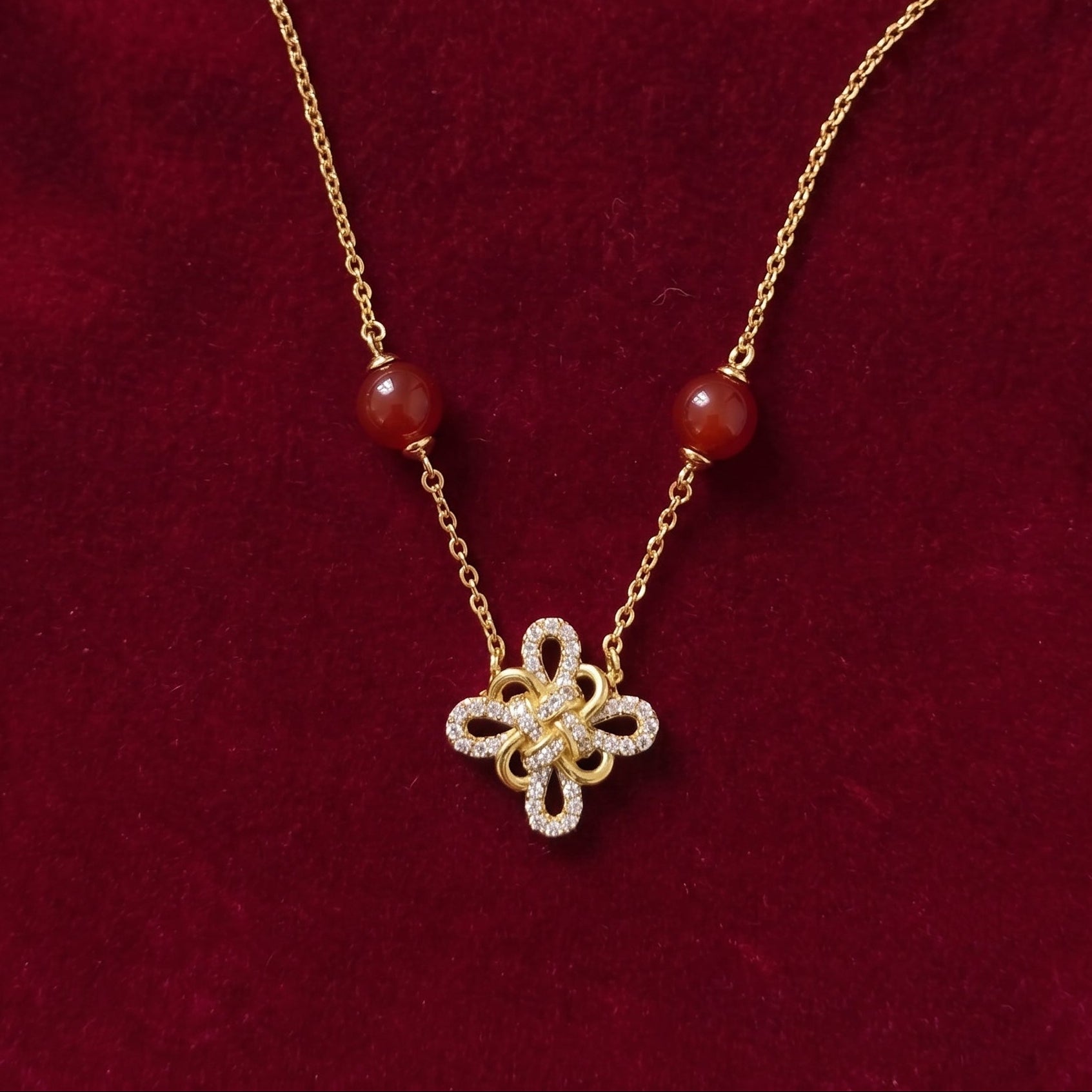 Gold Clover Necklace | Red Agate Good Luck Pendant | ÉLARAMUSE