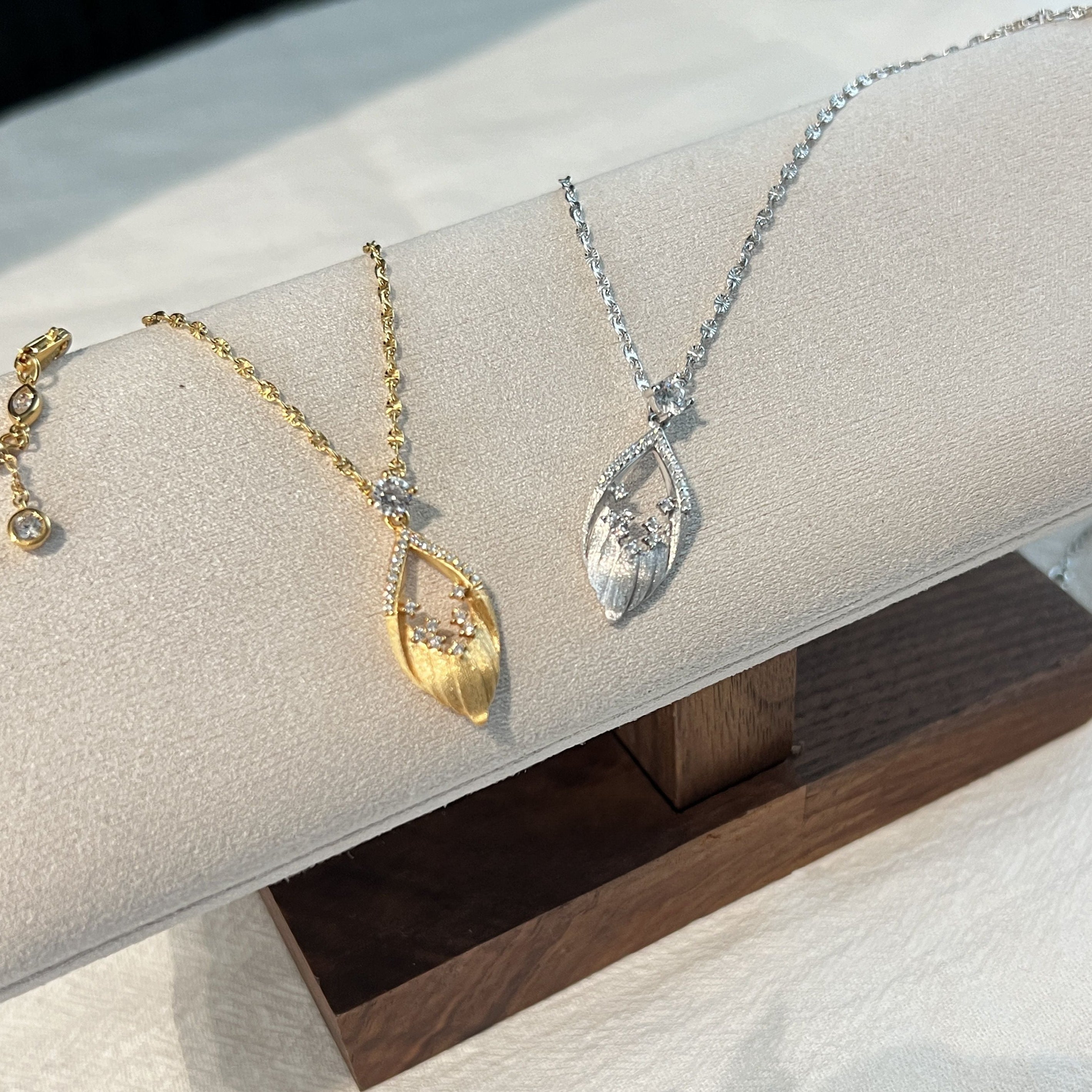 Gold Willow Leaf Pendant — Brushed 18K Gold Plated 925 Silver | Openwork Teardrop Silhouette | High-Carbon Lab Diamond | Elongated Statement Pendant | Pendant Only | ÉLARAMUSE
