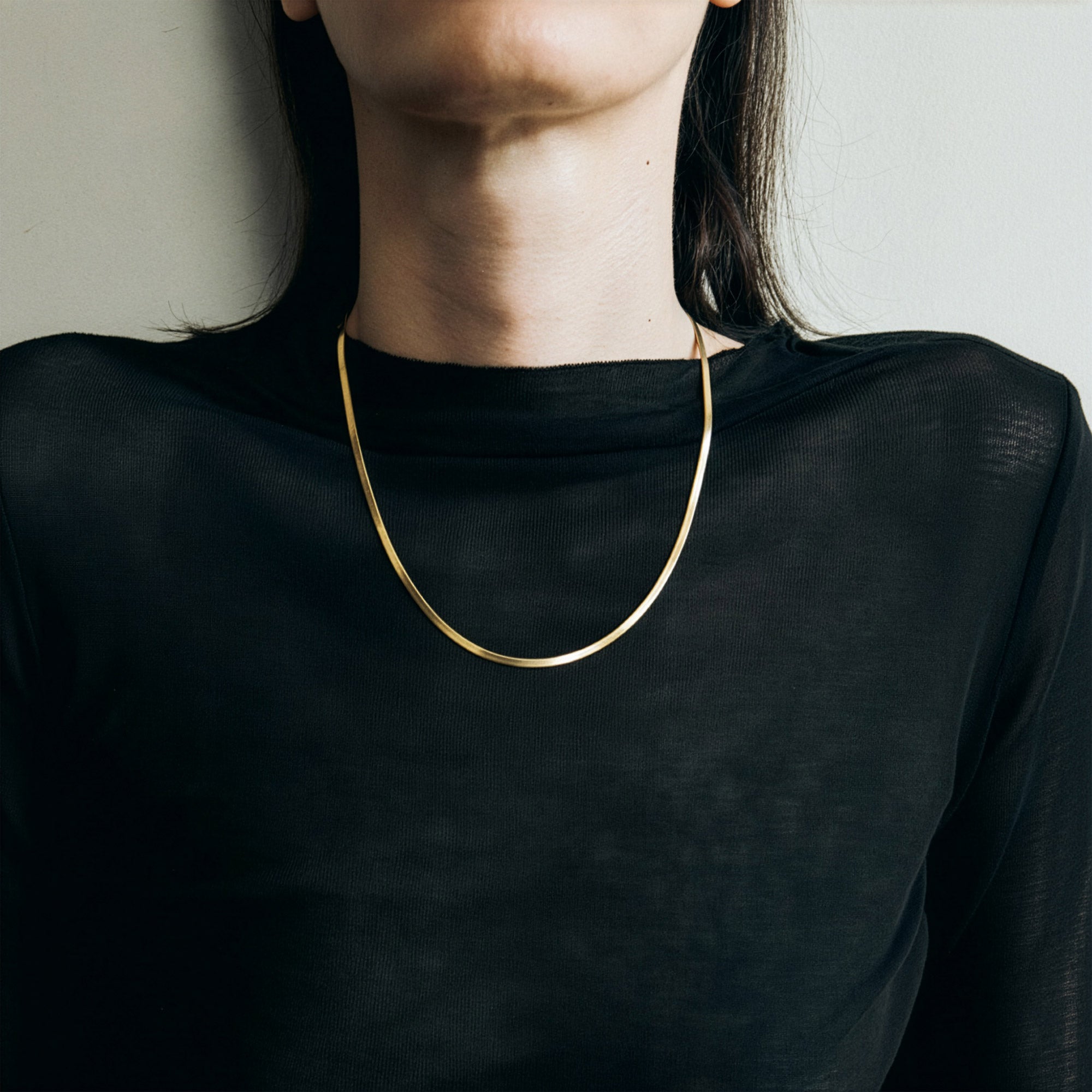 Herringbone chain layering styling flat snake necklace mirror-finish 18K gold rhodium plated second skin everyday | ÉLARAMUSE