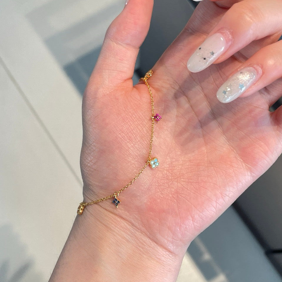 Multi-Color Clover Bracelet | Pastel Four-Leaf Charm | ÉLARAMUSE